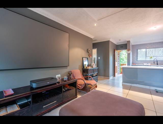 2 BEDROOM APARTMENT FOR SALE IN BUCCLEUCH